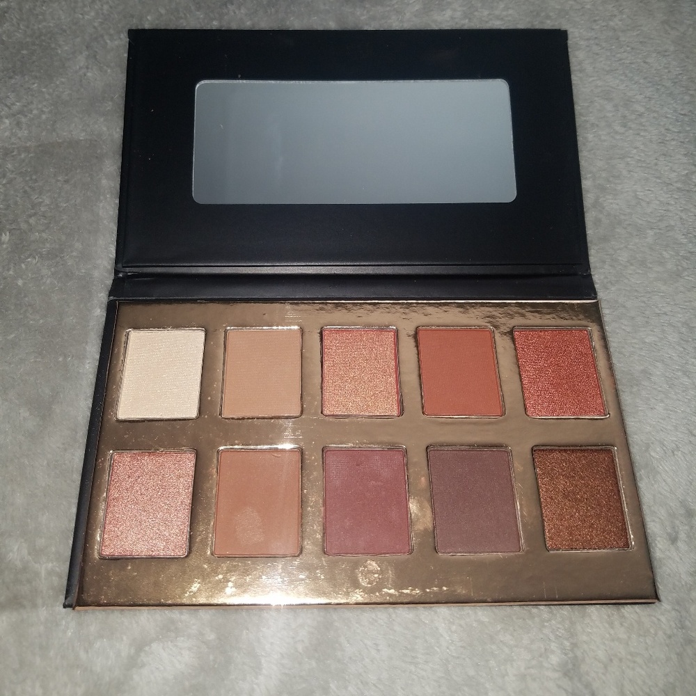 SOLD Crown fuego eyeshadow palette